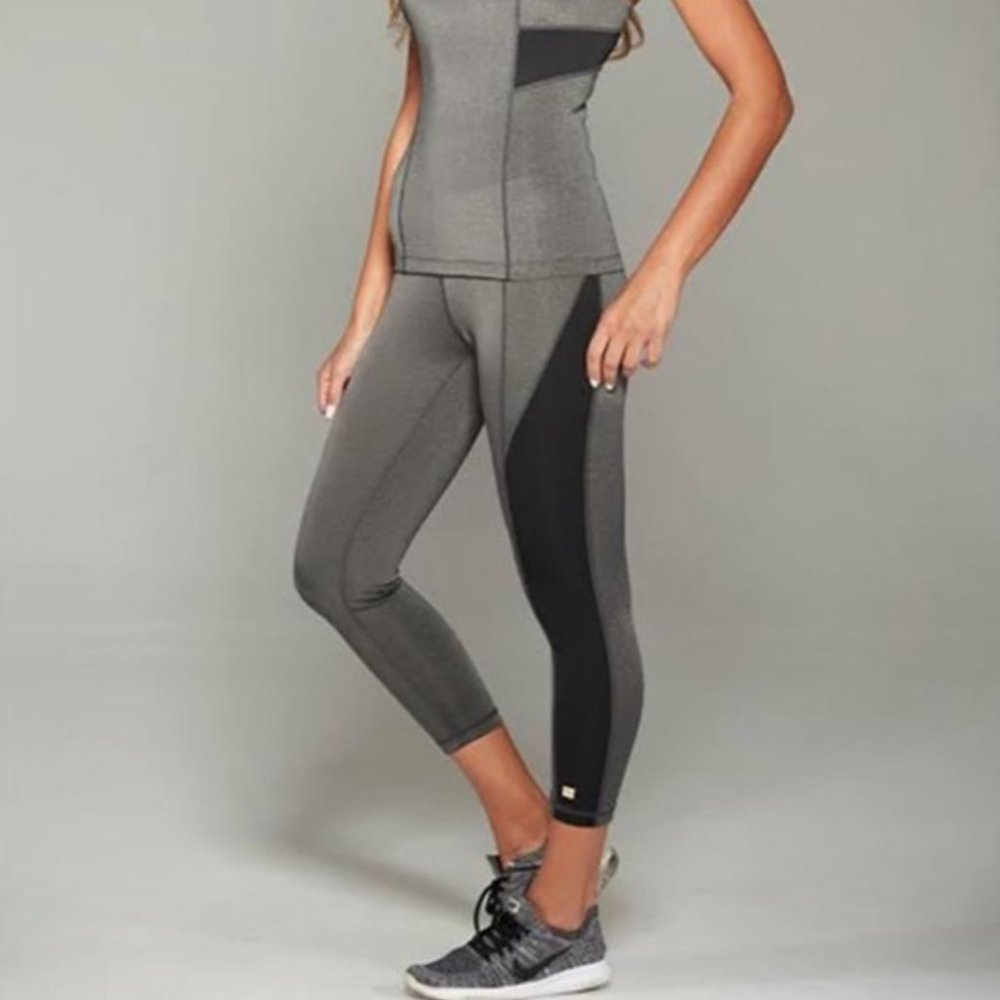 Aurum Black Gray High Rise Workout Exercise Leggings Size Medium